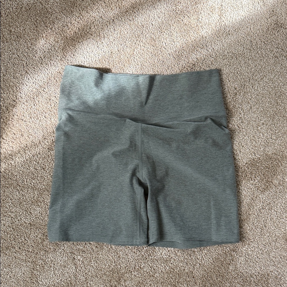 Vuori High-Rise Bike Shorts in Olive
